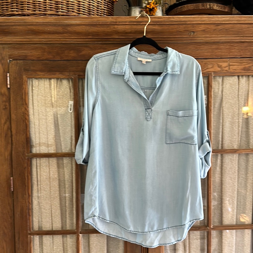 Skies are blue, Soft blue colored tunic